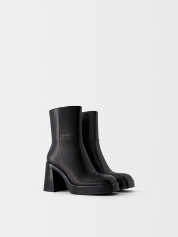 Bershka Stiefelette in Schwarz