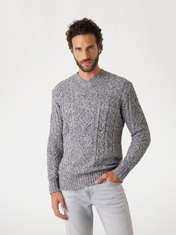 GUESS Pullover in Grau: Vorderseite