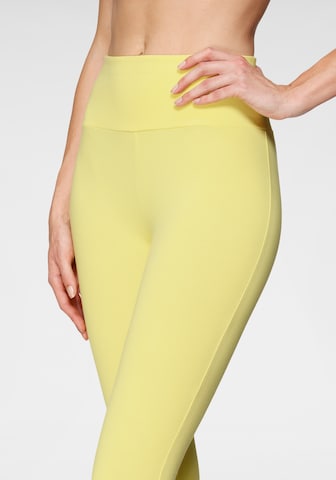 LASCANA Skinny Leggingsit värissä keltainen