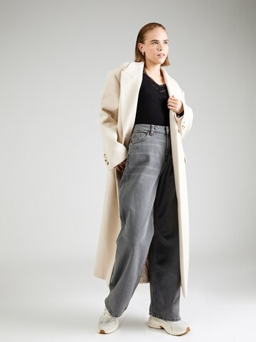 Maglietta 'Ellen' di ABOUT YOU in nero