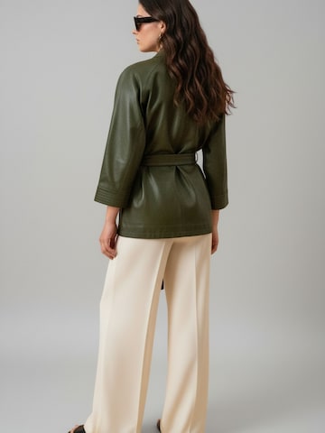 WEARABLE STORIES - Blazer 'Kimono' en verde