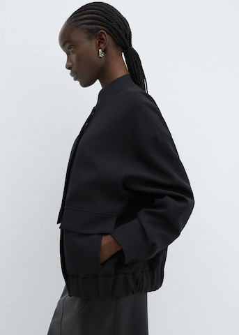 MANGOPrijelazna jakna 'Edit' - crna boja