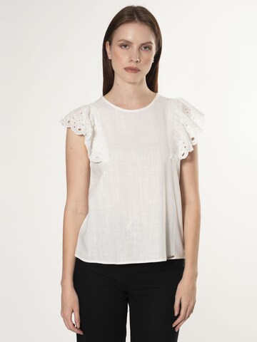 Influencer Blus i vit: framsida