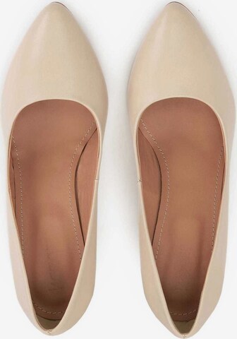 Kazar Pumps in Beige