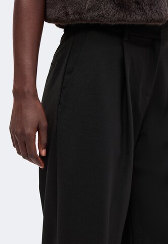 Wide leg Pantaloni cutați 'Dara' de la WEEKDAY pe negru