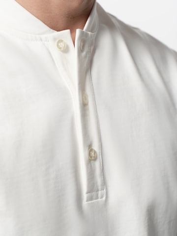 ABOUT YOU x Jaime Lorente Тениска 'Pierre' в бяло