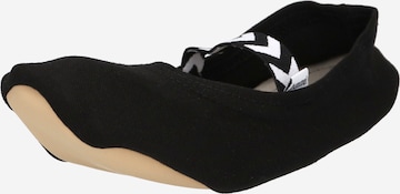 Hummel Sportovní boty – černá: přední strana