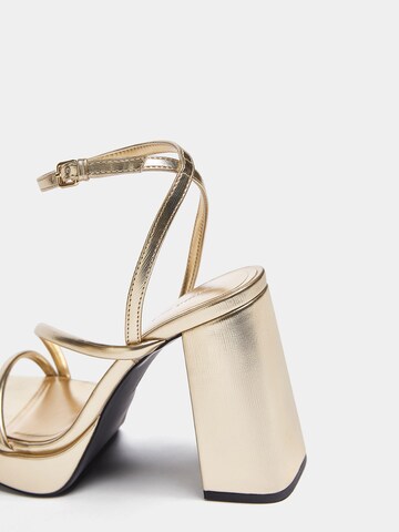 Pull&Bear Sandal in Gold