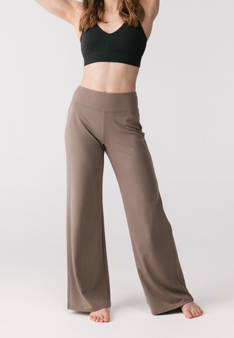 Wide leg Pantaloni sportivi 'Jada' di Girlfriend Collective in marrone: frontale