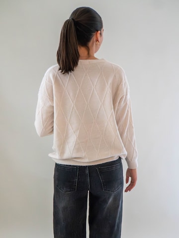 WEARABLE STORIES Pullover 'Manou' in Beige