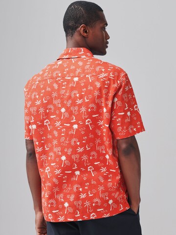 Regular fit Cămașă 'Palm Tree' de la Next pe roșu