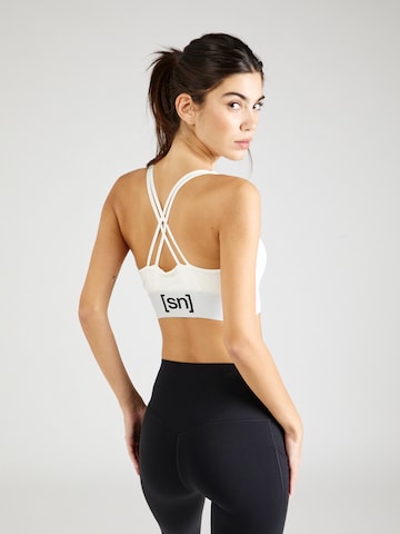 Bustino Reggiseno sportivo di super.natural in bianco