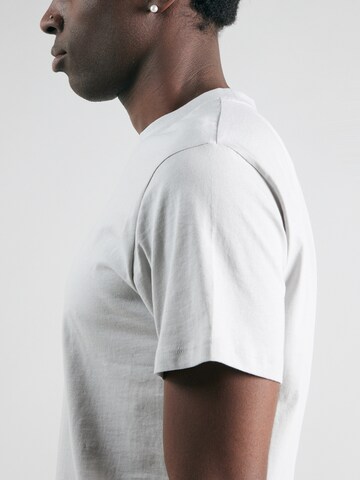 T-Shirt 'Peter' ABOUT YOU en beige