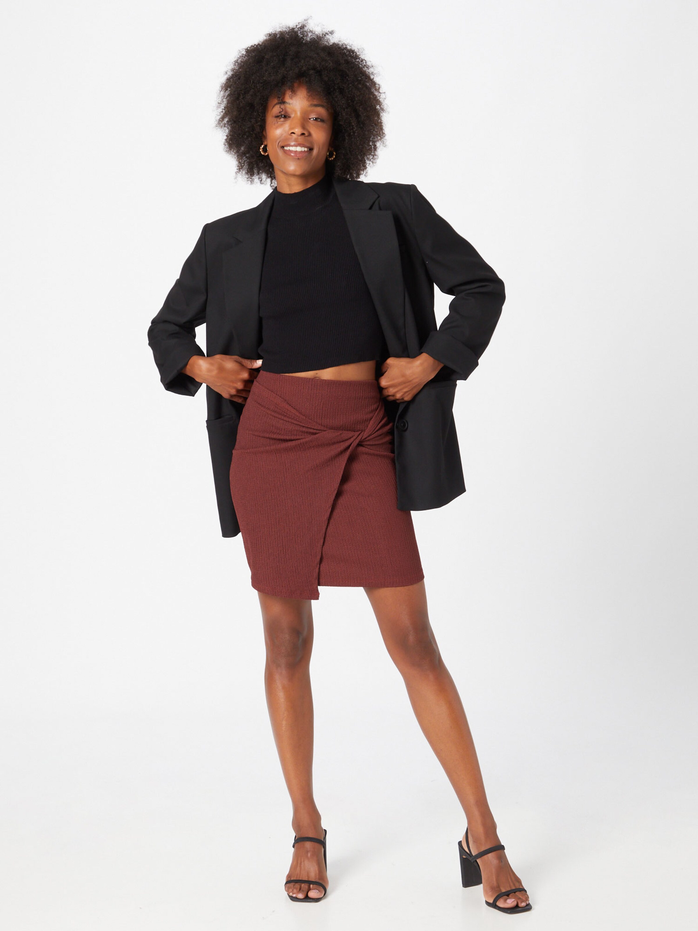 Maroon skirt black blazer online