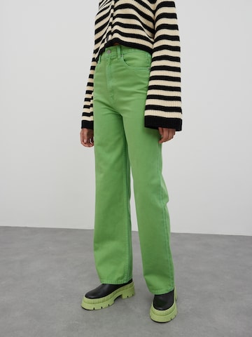 EDITED Wide leg Jeans 'Avery' i grön: framsida