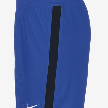 NIKE Regular Sportshorts in Blau