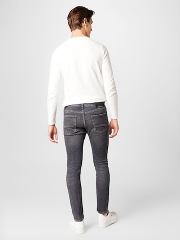 TOMMY HILFIGER Skinny Farkut 'LAYTON' värissä harmaa