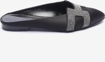 HERMÈS Flats & Loafers in 38,5 in Black: front