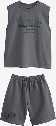 Next Setti värissä harmaa: etupuoli