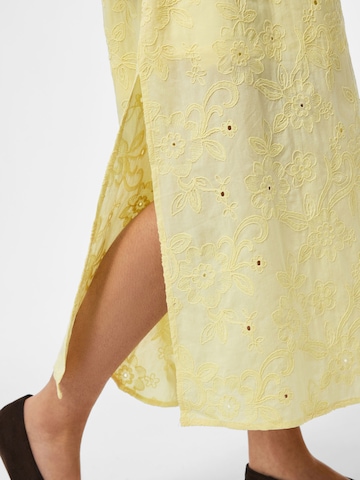 Robe PIECES en jaune