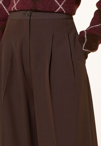 darling harbour Regular Pleat-Front Pants in Brown: front