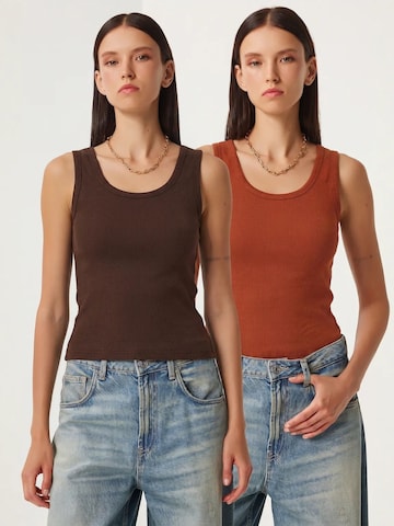 Happiness İstanbul - Top 'Tanktops & Camis' em castanho: frente