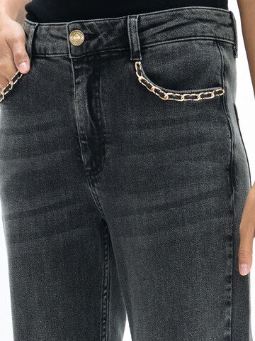 Lola Casademunt - Loosefit Vaquero en gris: frente
