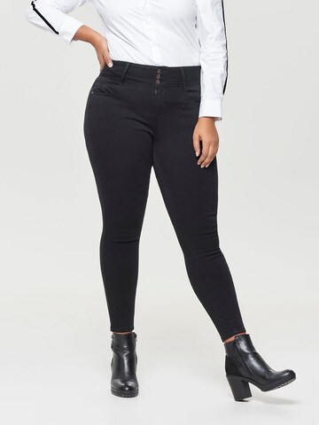 ONLY Carmakoma Skinny Jeans 'Anna' in Schwarz