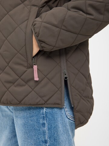 Derbe Between-Season Jacket 'Quiltby Short' in Brown