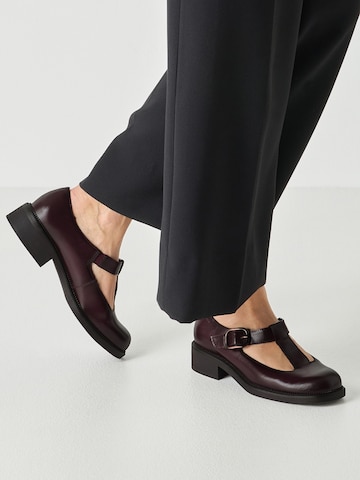 Tamaris Slip-ons in Red