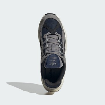 ADIDAS ORIGINALS Trampki niskie 'Ozmillen' w kolorze szary