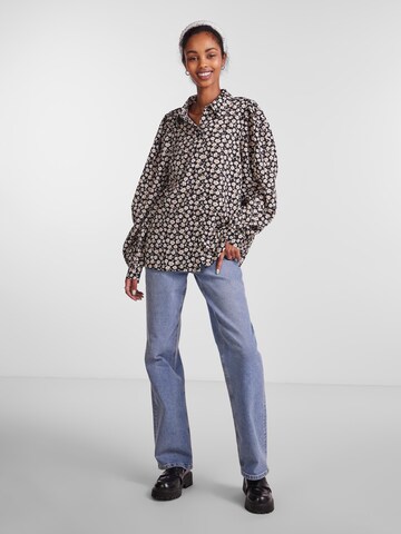 PIECES - Blusa 'Sabine' en negro