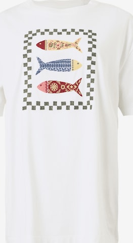 Tricou de la Abercrombie & Fitch pe alb: față