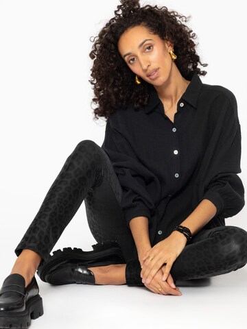 SASSYCLASSY Bluse 'kürzere Variante' in Schwarz