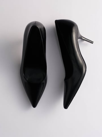The Set Pumps i sort