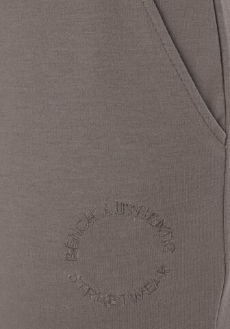 Effilé Pantalon BENCH en beige