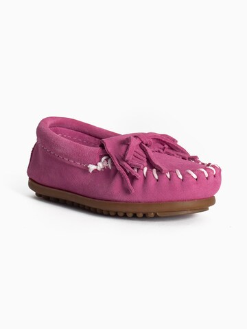 Chaussure basse 'Kilty' Minnetonka en rose