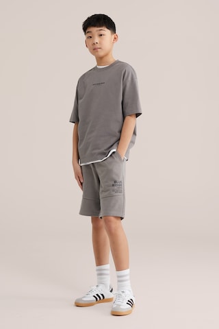 WE Fashion Regular Housut värissä harmaa