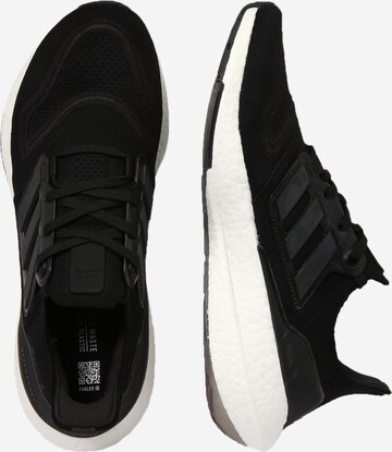 ADIDAS SPORTSWEAR Matalavartiset tennarit 'ULTRABOOST 22' värissä musta