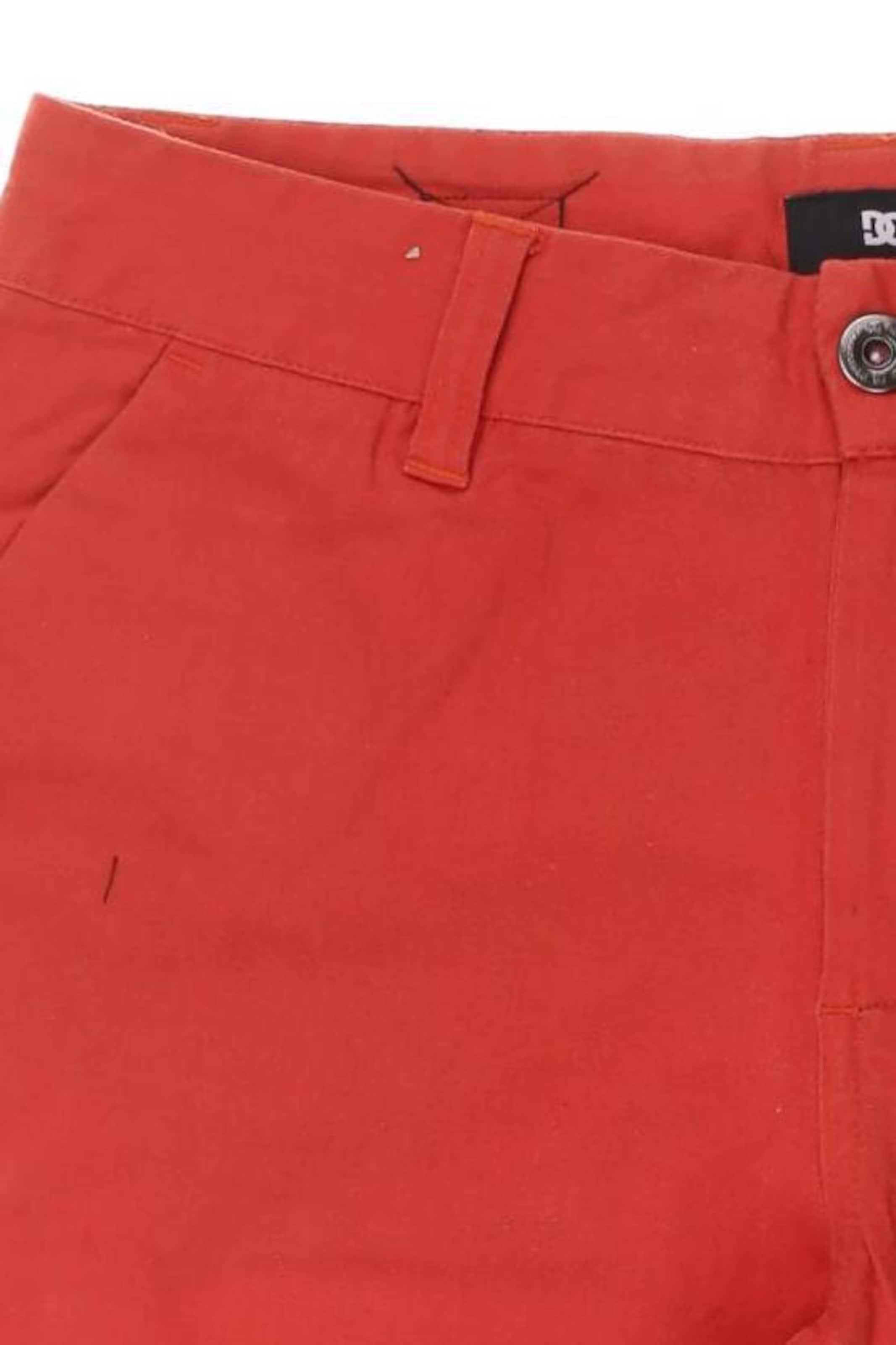 DC Shoes Shorts in 27 in Red