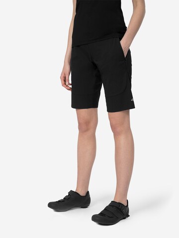 Slimfit Pantaloni sport de la 4F pe negru: față