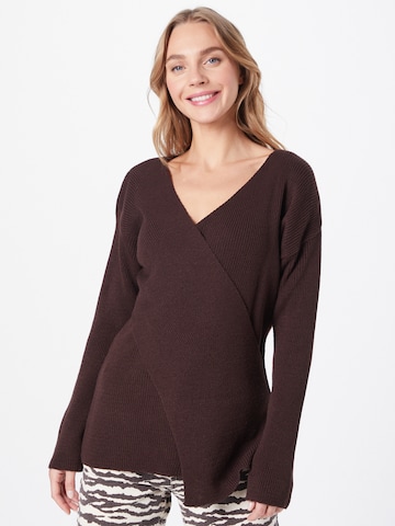 In The Style Sweater 'JAC JOSSA' in Brown: front