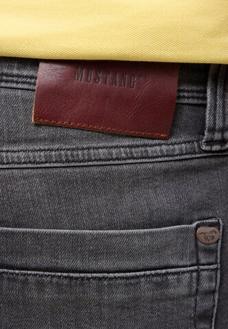 MUSTANG Regular Hose ' Washington Straight' in Schwarz