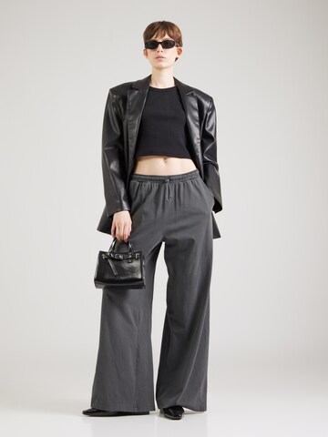 Wide leg Pantaloni 'Davina' di WEEKDAY in grigio