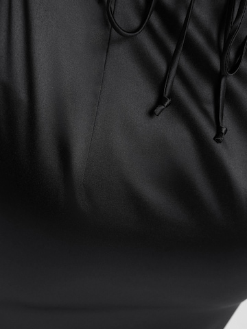 Bershka Koktejl obleka | črna barva