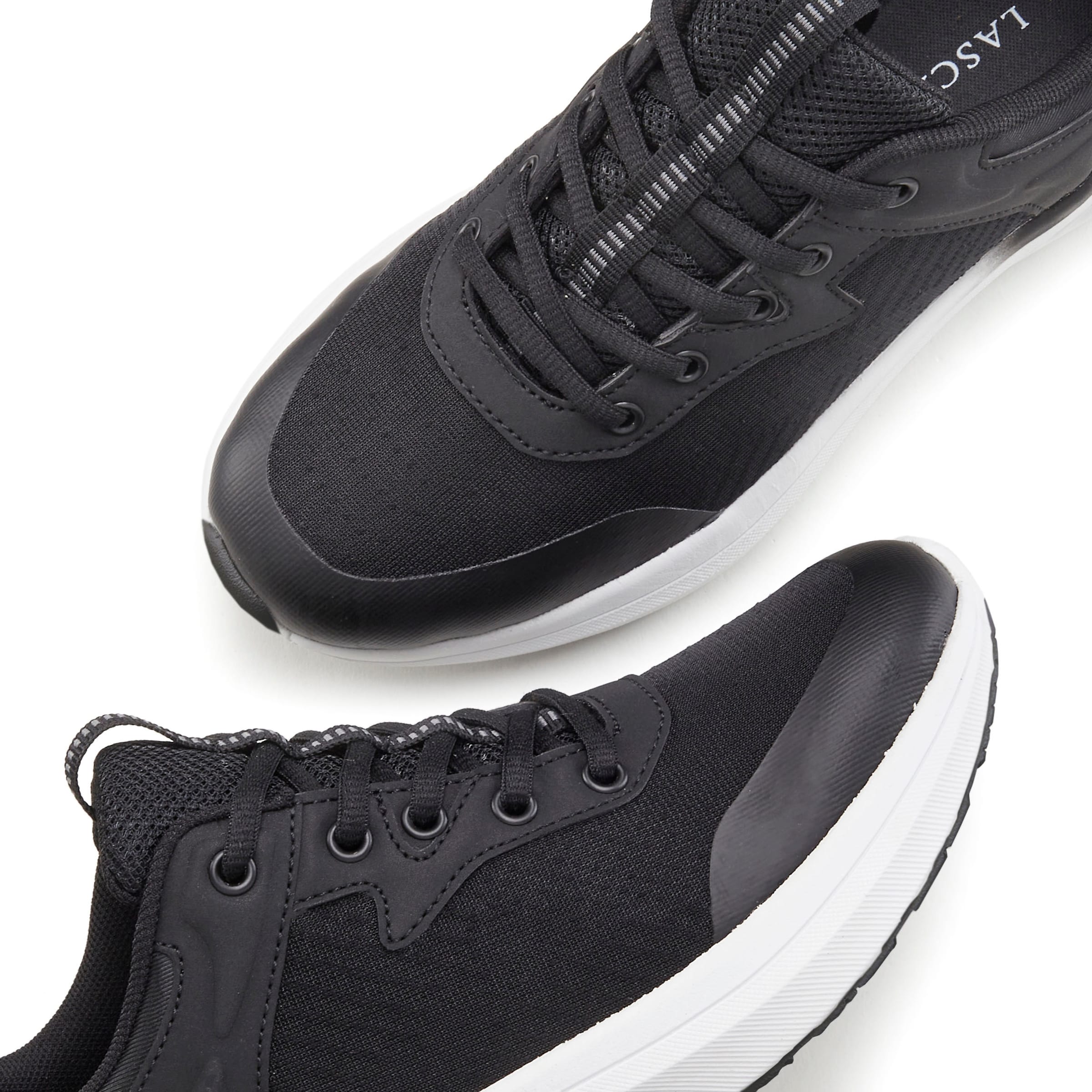 Sneaker bassa di LASCANA in nero