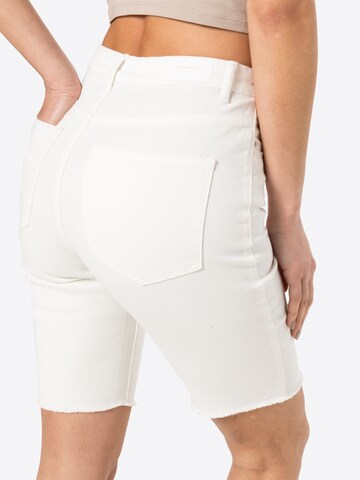 VERO MODA - Slimfit Calças de ganga 'LOA FAITH' em branco