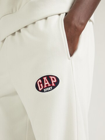 GAP Tapered Byxa i grå