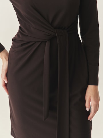 TATUUM Платье в Коричневый
