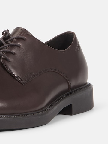 VAGABOND SHOEMAKERS Fűzős cipő 'ALEX' - barna